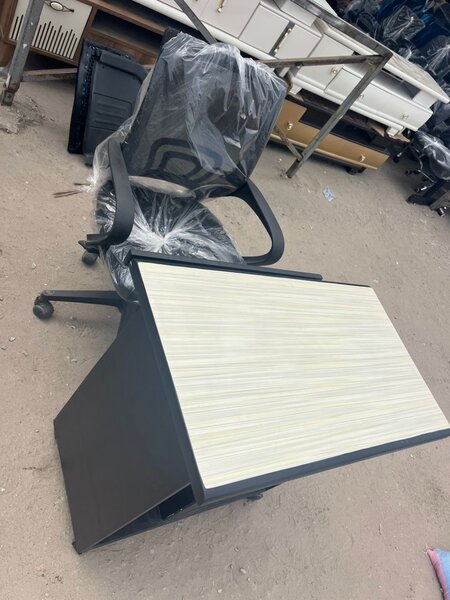 Bureau compact avec tiroirs