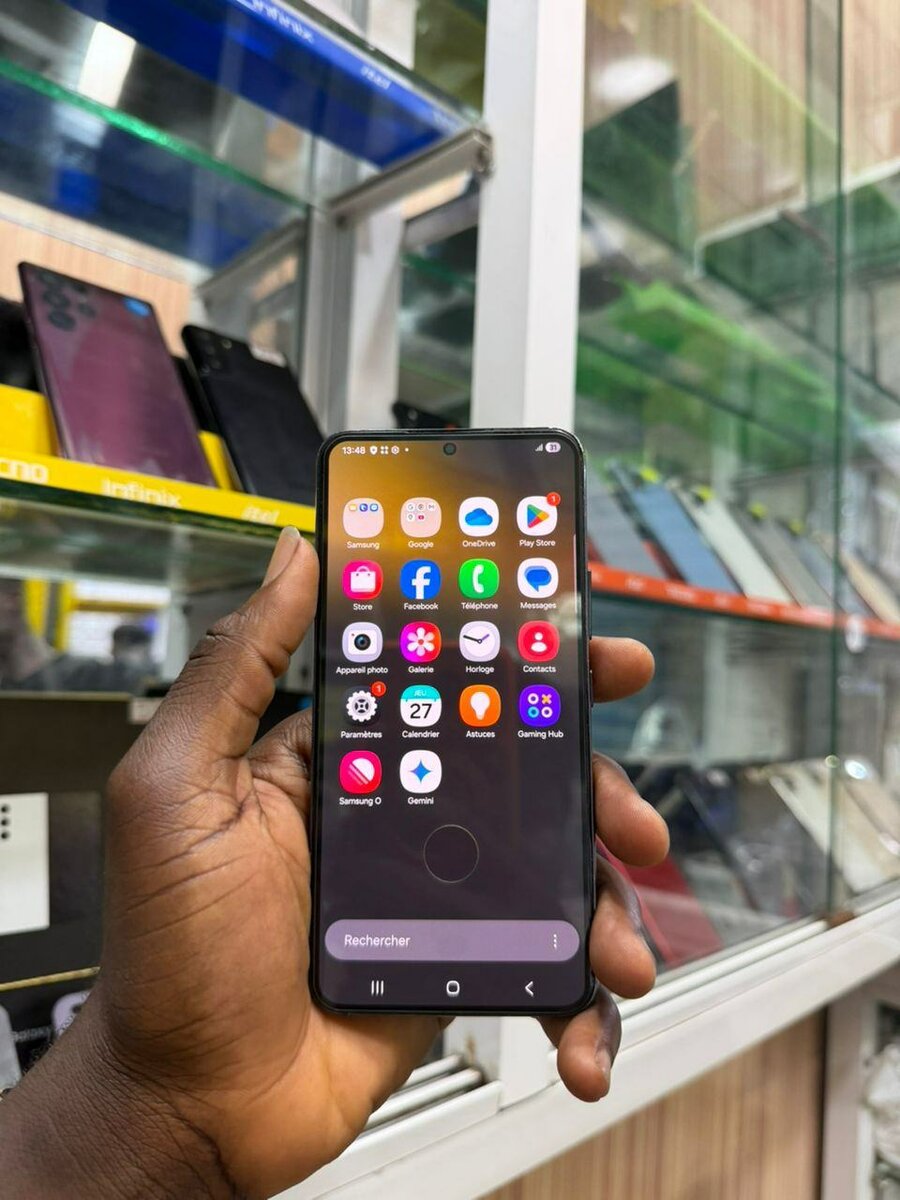 Samsung S22 2nd main