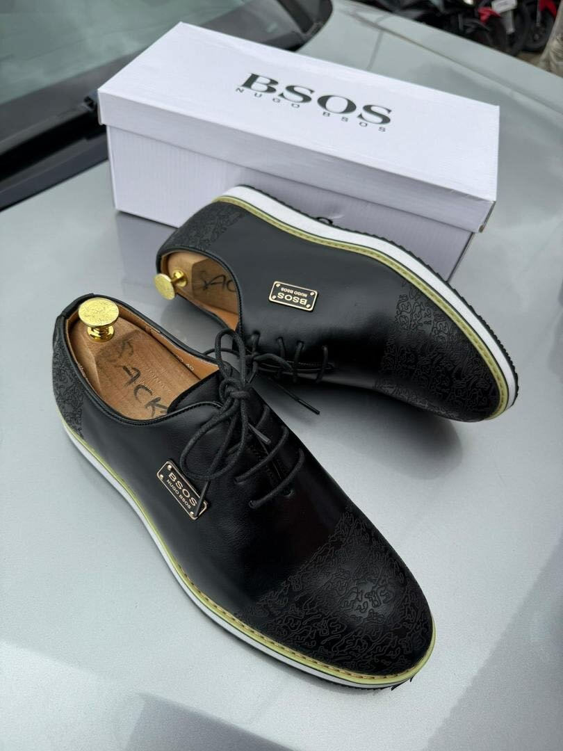 Chaussures habillées en cuir noir