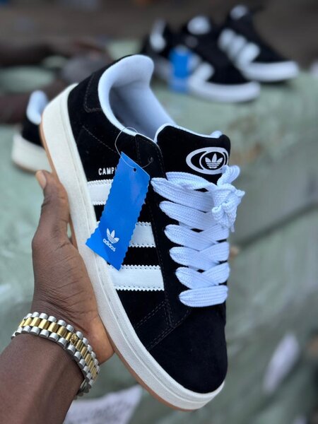 Baskets style urbain noir