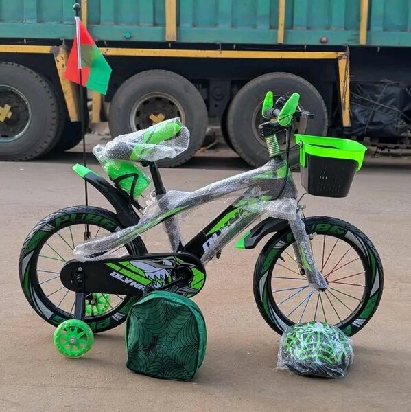 Vélo enfant vert avec accessoires