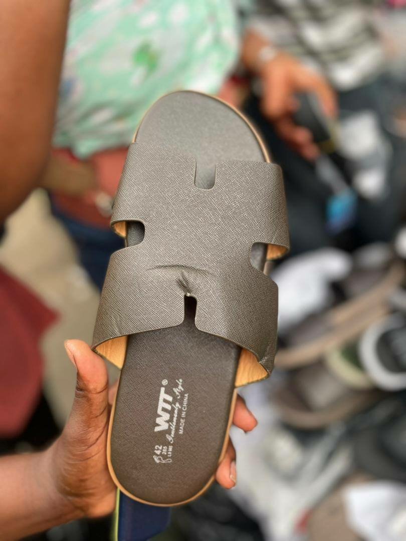 Sandales plates en cuir pour homme