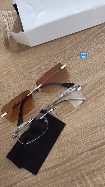 2 paires de lunettes