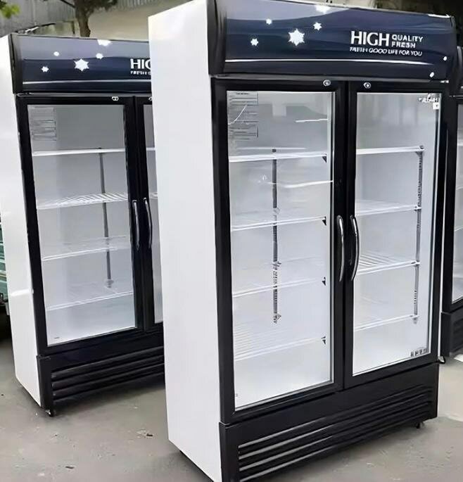 Réfrigérateur de vente noir et blanc