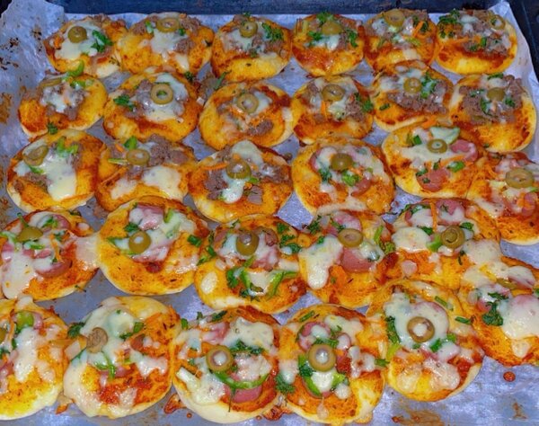 Pizza burger spinrolls