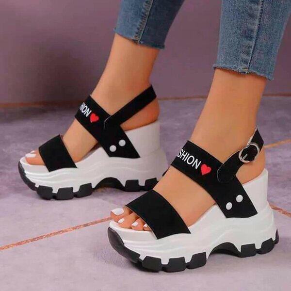 Sandales compensées tendance