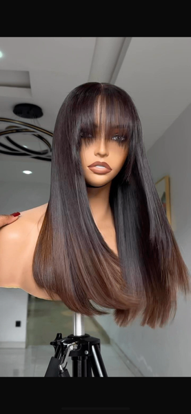 Perruque droite avec frange