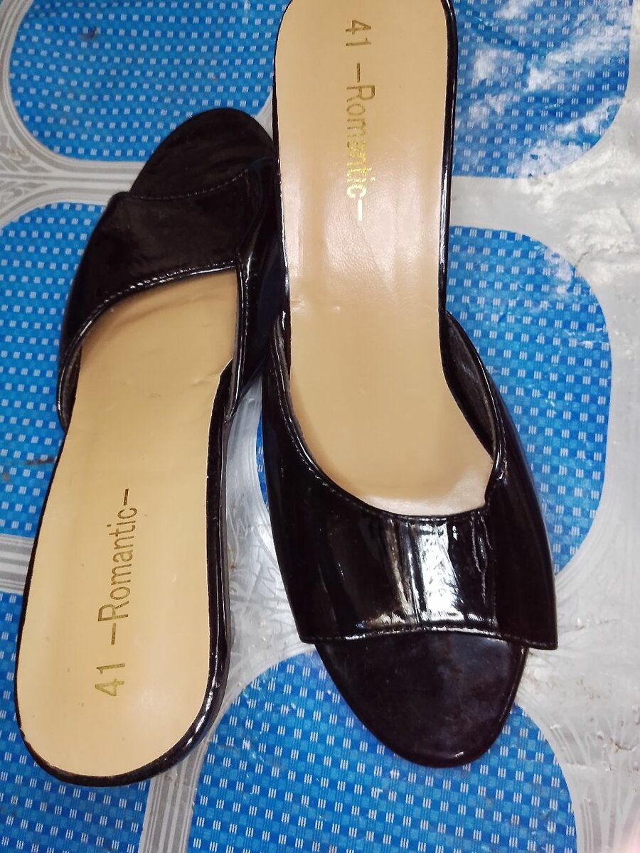 Sandales à talon chic noir