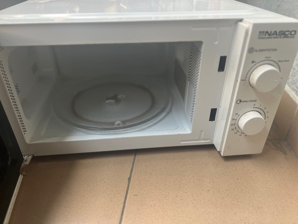 Micro-ondes Nasco