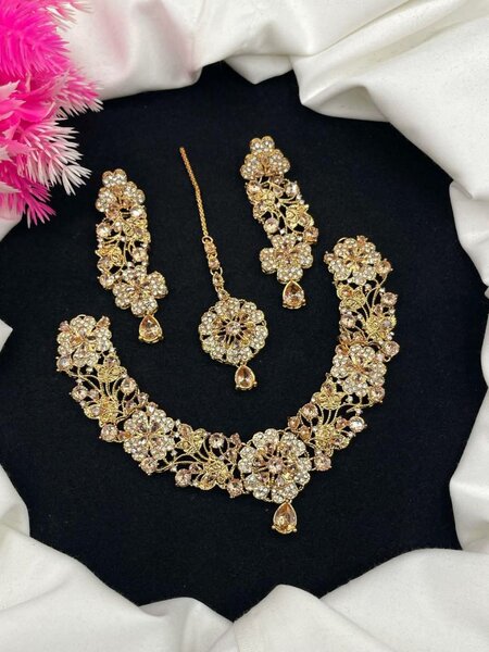 Ladies wedding set Necklace and earrings