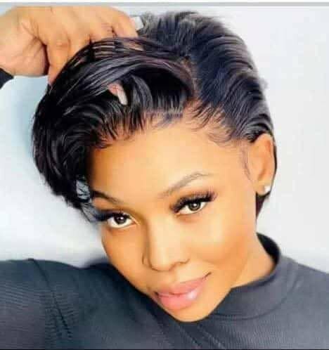 Perruque courte style moderne