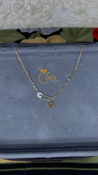 Collier en or minimaliste