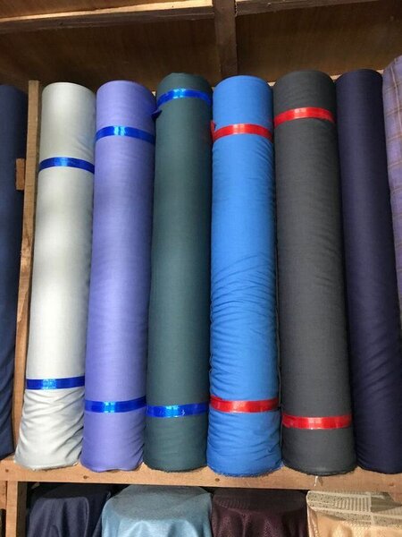 Tissu en détails pour pantalon