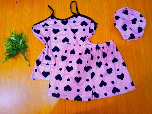 Pyjama rose à motifs coeurs