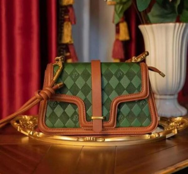 Ladies hand bag