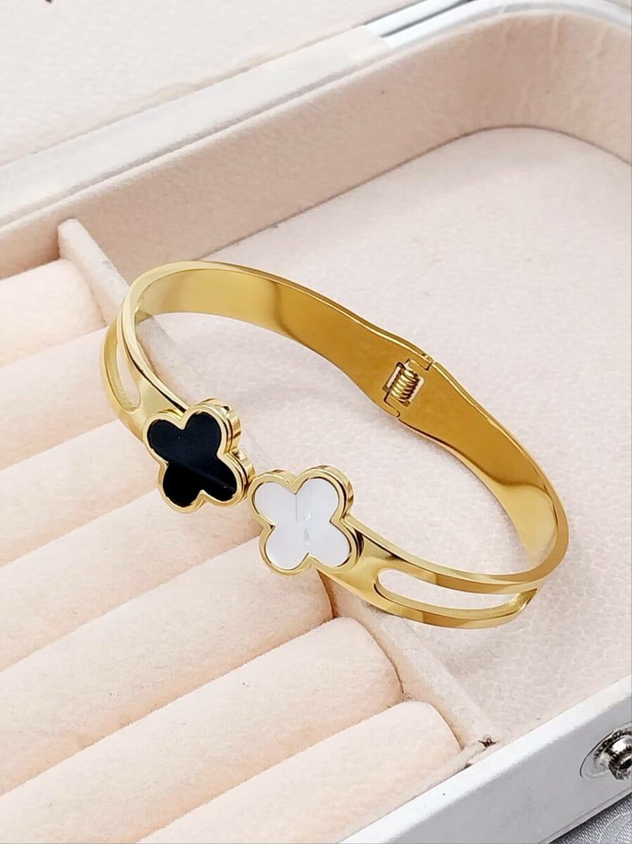 Branded handcufe