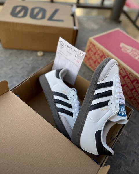 First class Adidas samba