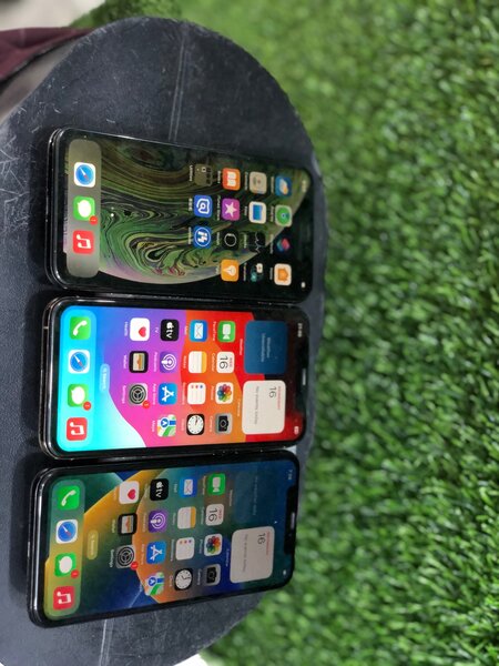 iPhone X , Xs 64GB