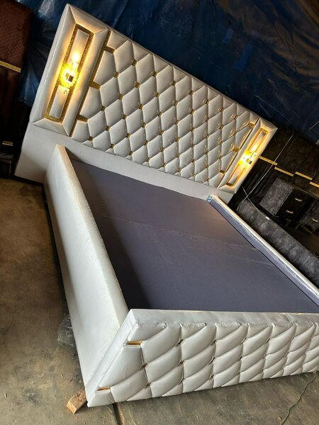 Lit Design Élégant et Confort