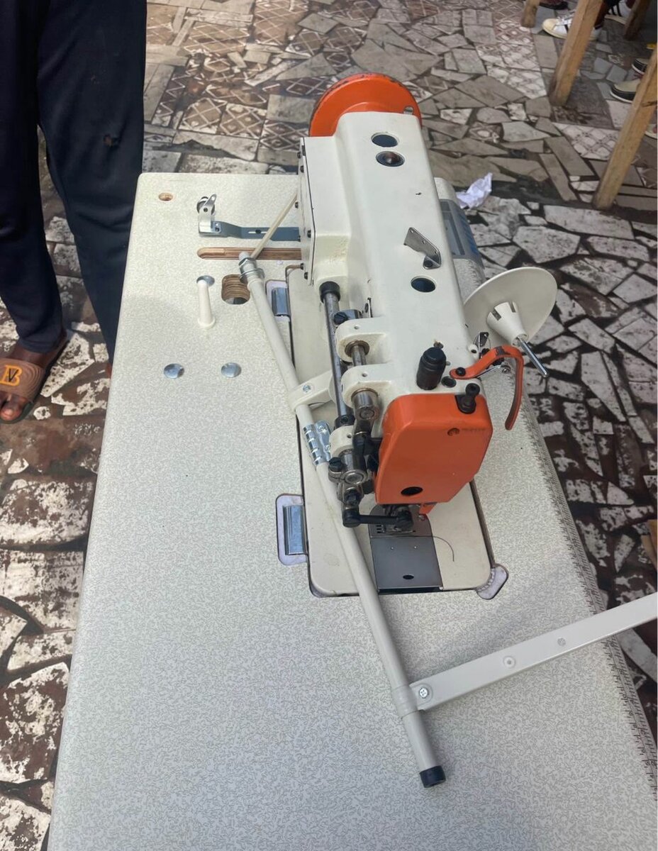 Machine à coudre industrielle robuste