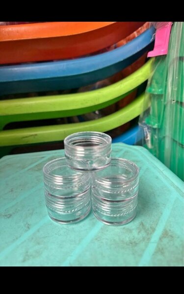 Pots en plastique transparent