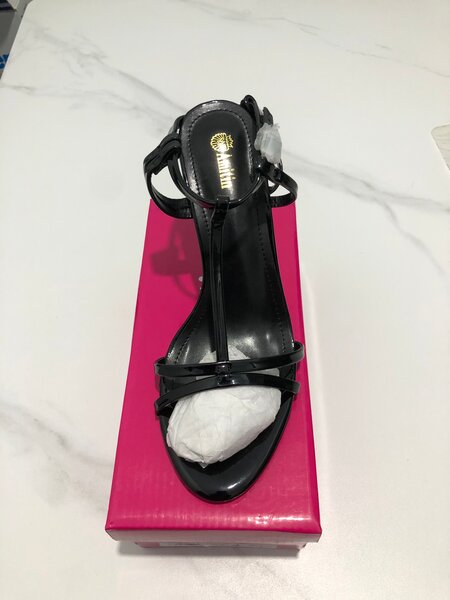 Sandales à talons noirs élégantes