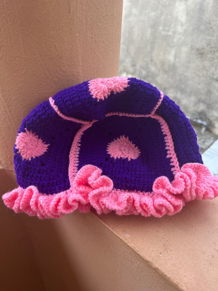 Bonnet en crochet coloré