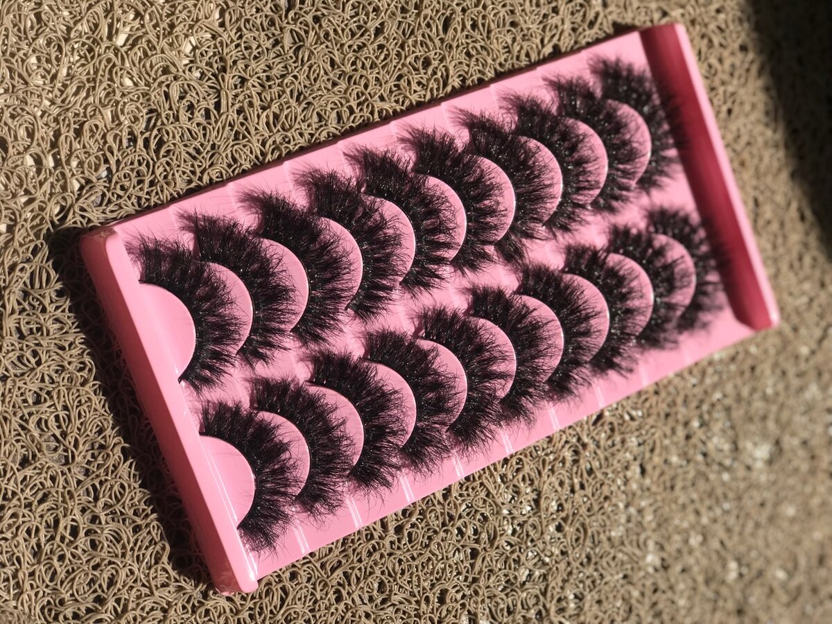 Fluffy cat eye lashes