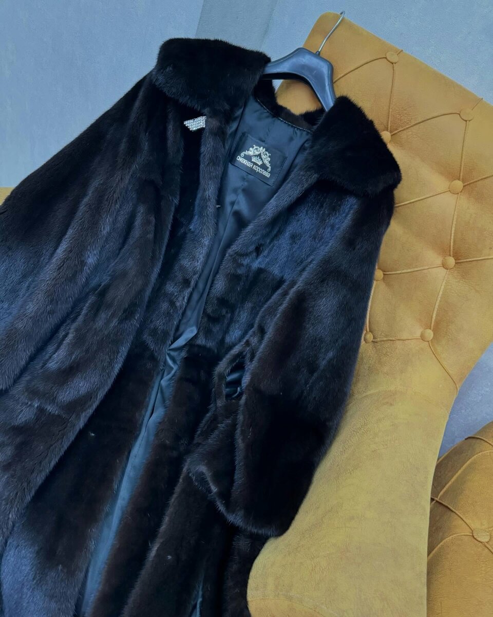 Шикарная норковая шуба с капюшоном