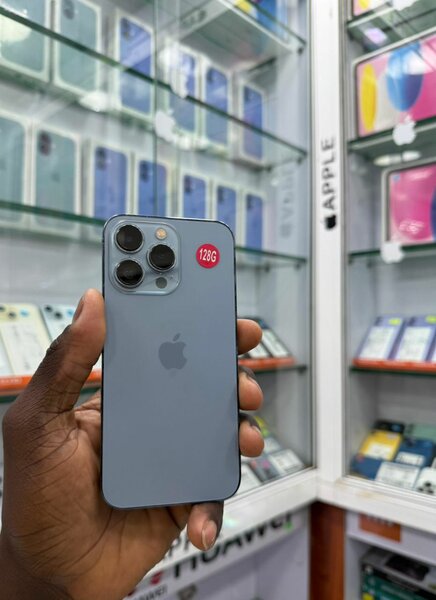 13 pro 128 Go tout est dorigi