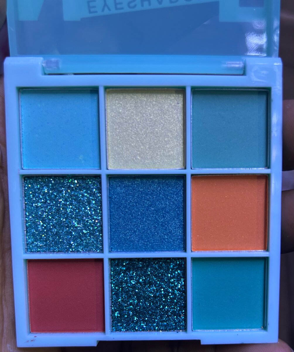 Palette d'ombres à paupières vive