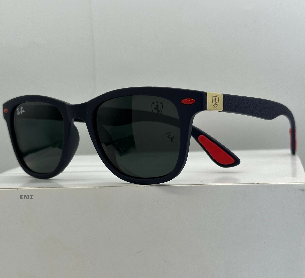 Vintage-inspired Rayban Wayfarer Acetate Sunglasses