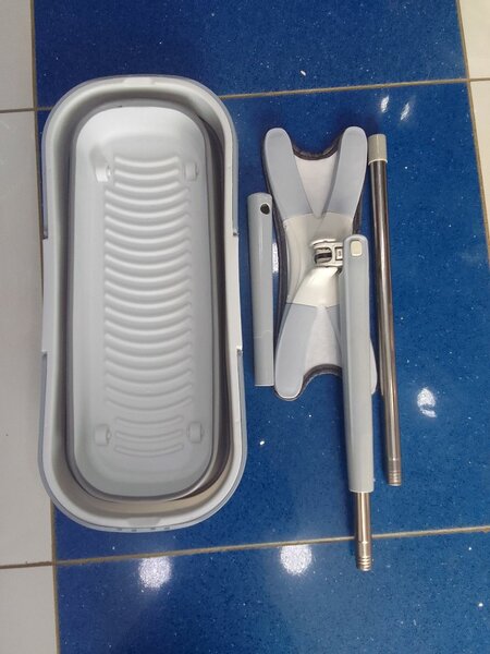 Balai à franges avec seau pliable