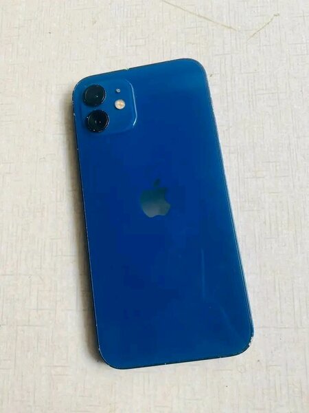 iPhone bleu moderne 64 Go