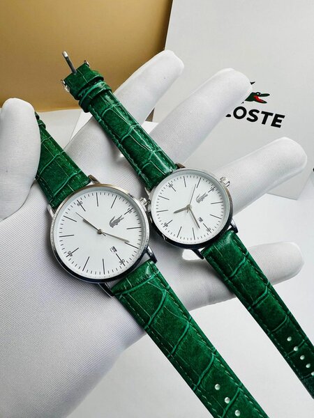 Montres élégantes en cuir vert
