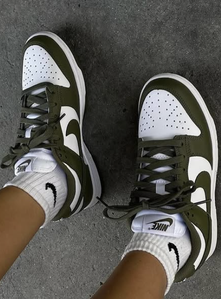 Nike dunk medium olive