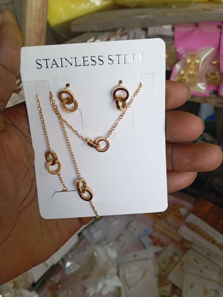 Parure boucle d'oreilles et collier acier inoxydable