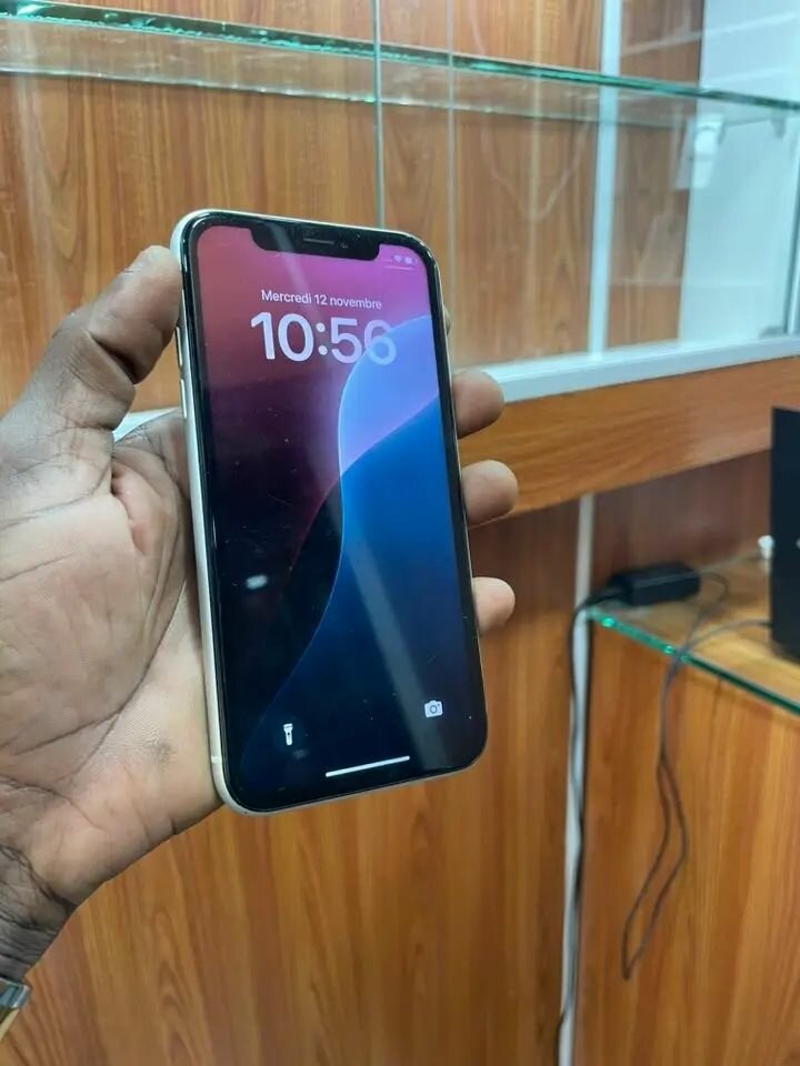 iPhone XR blanc 64Go