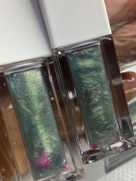 Chroma magic(Colour changing lipgloss )