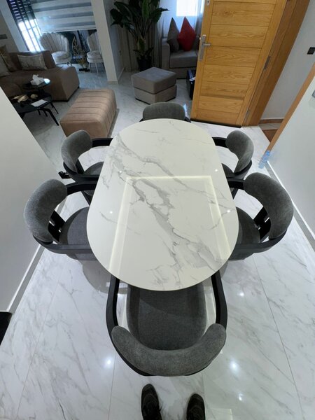 Table à manger en marbre blanc