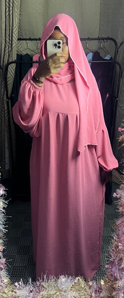 Abaya longue avec hijab intégré
