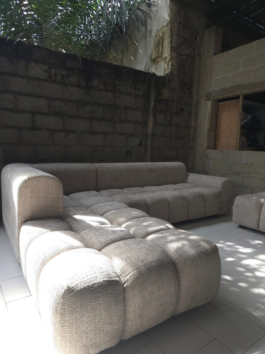 Canapé modulaire moderne et confortable