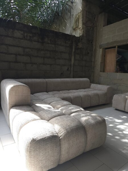 Canapé modulaire moderne et confortable