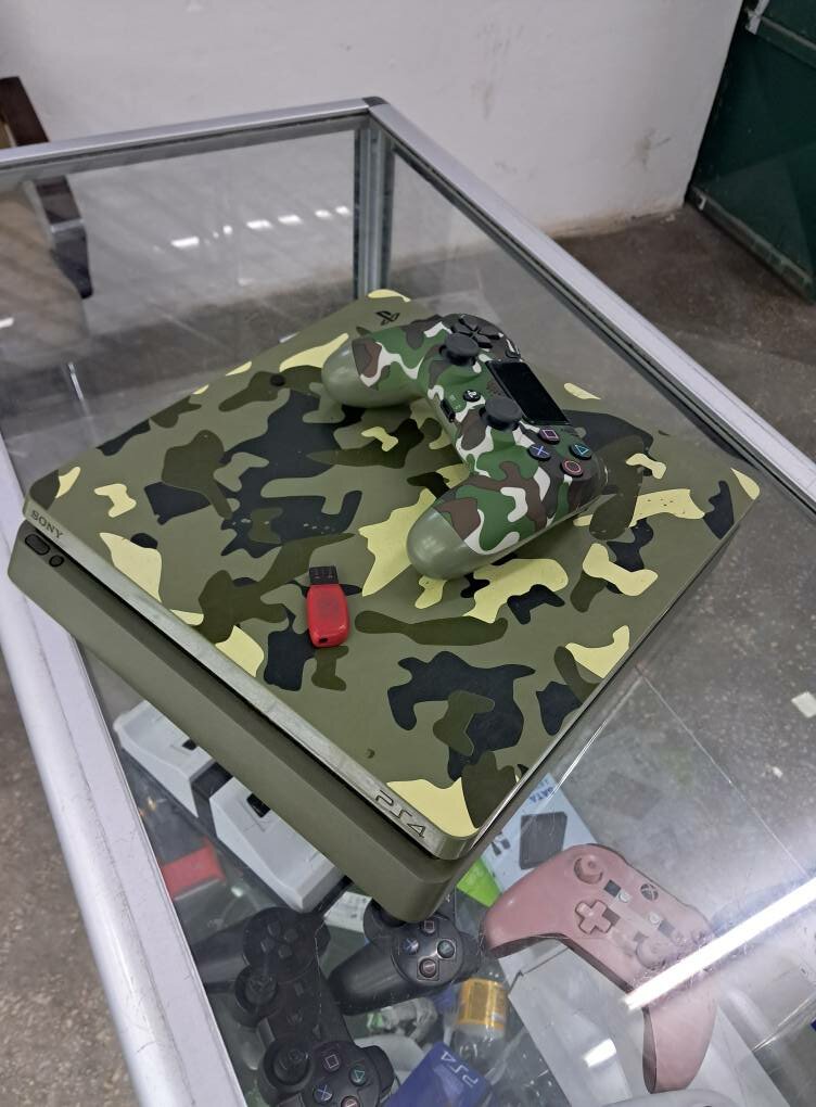 ps4 slim 500GB with 7 games