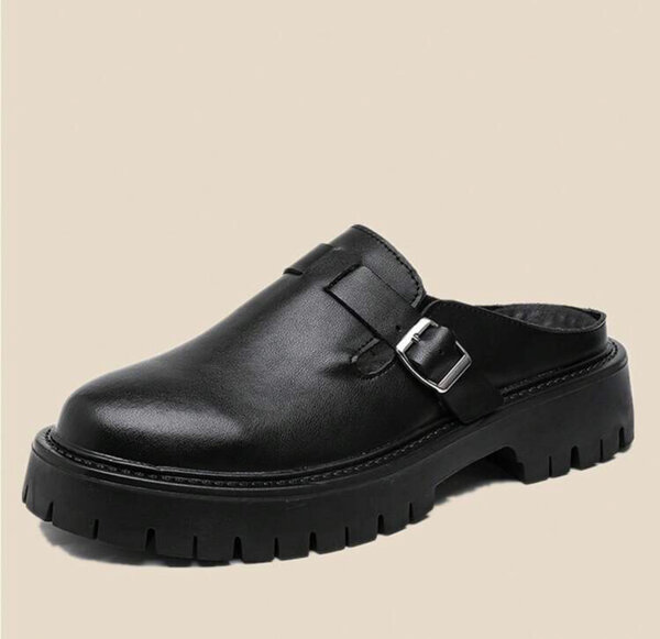Sabots en cuir noir