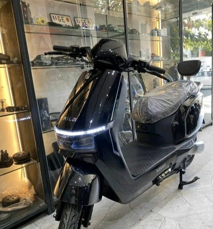 Scooter électrique noir