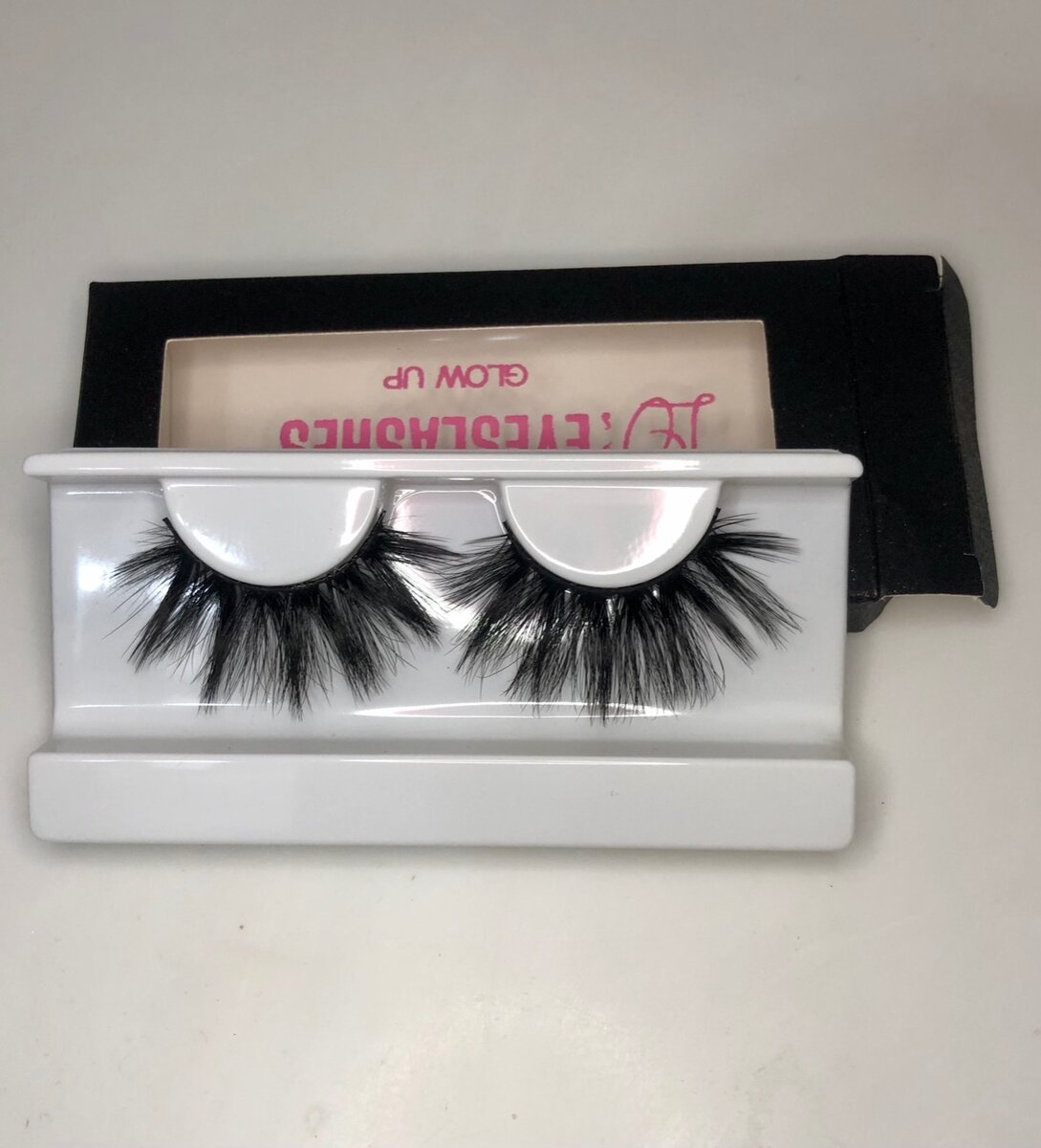 Faux cils volumineux
