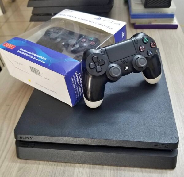 Console PS4 avec Manette