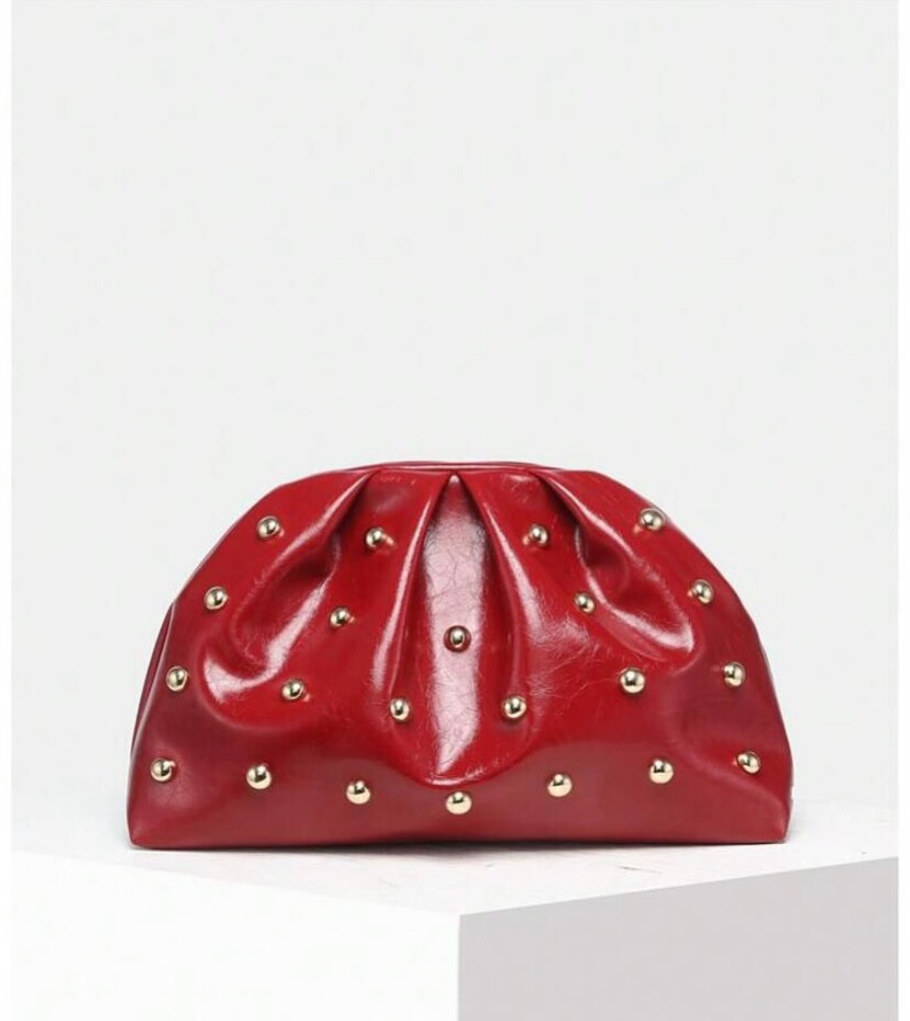 Pochette cloutée élégante