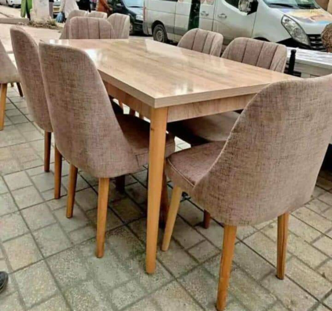 Table à manger élégante